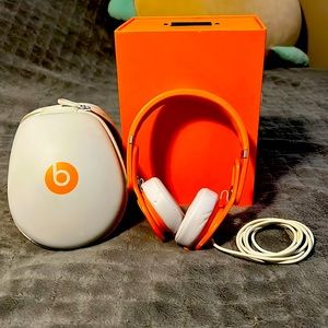 Limited Edition Neon Orange beats mixr!